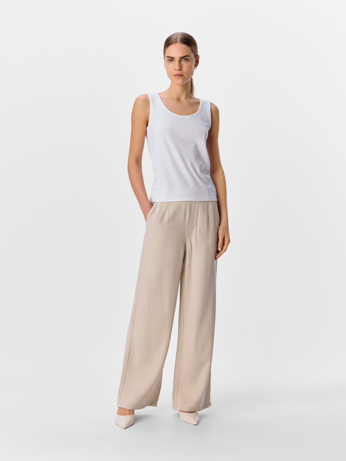 model_shot-front_full